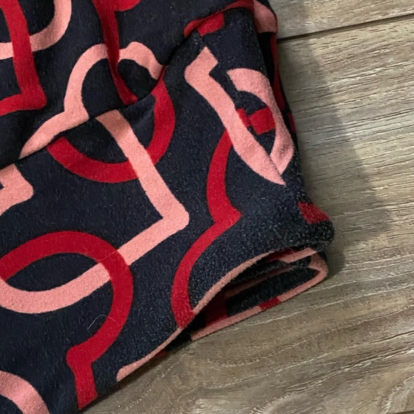 Lularoe Black with Pink & Red Tangled Heart Legging OS - Picture 7 of 13